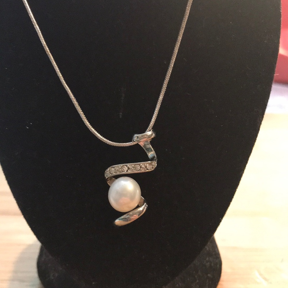 NWOT 925 Silver necklace real pearl